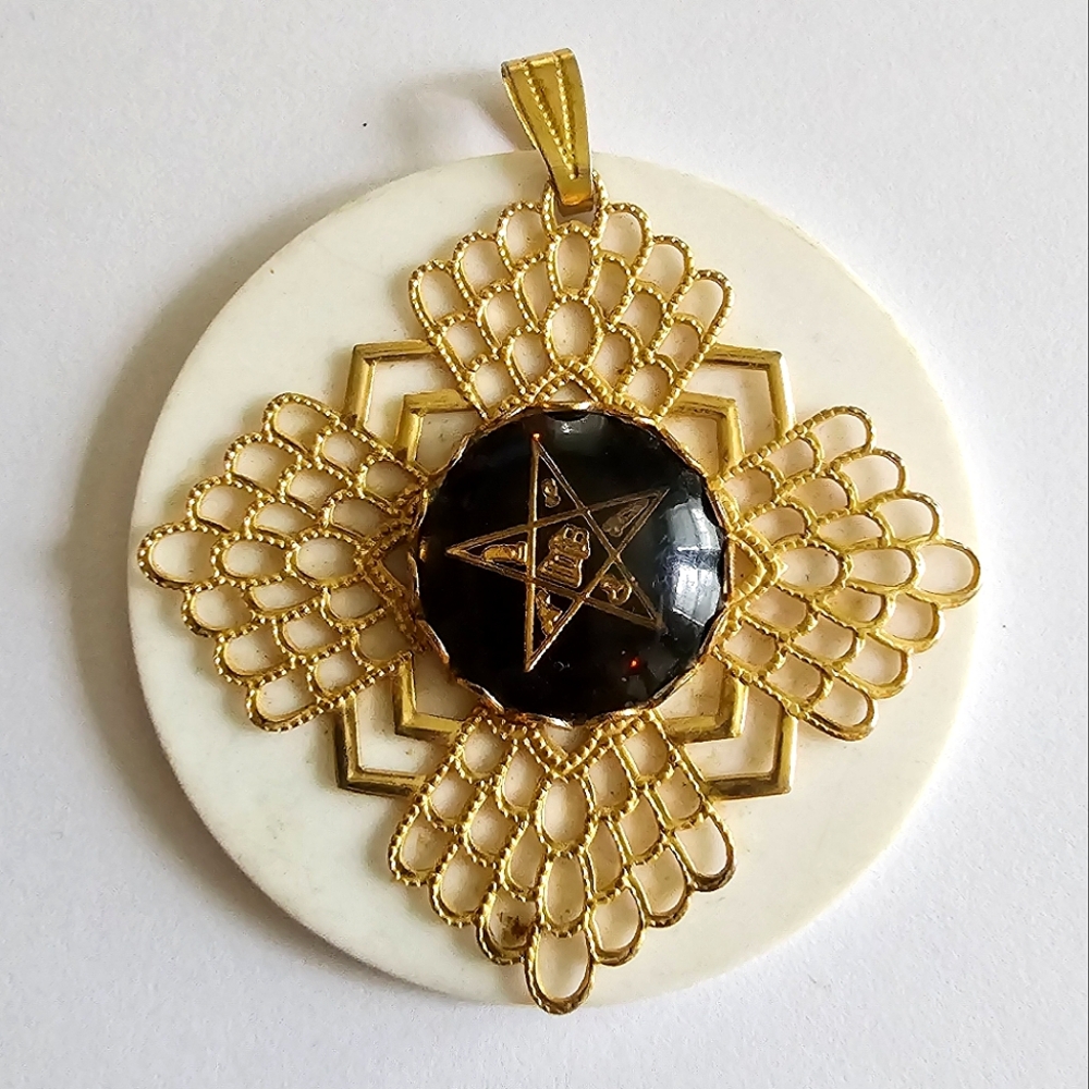Vintage Eastern Star pendant white disc gold tone order of the OES masonic